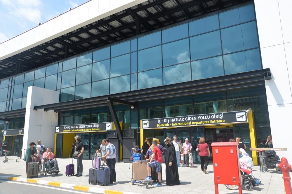 DENIZDEKI HAVALIMANINDA BAYRAM YOGUNLUGU